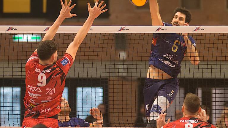 Andrea Canella schiaccia nella sfida contro Sorrento foto MASSIMO FIORENTINI