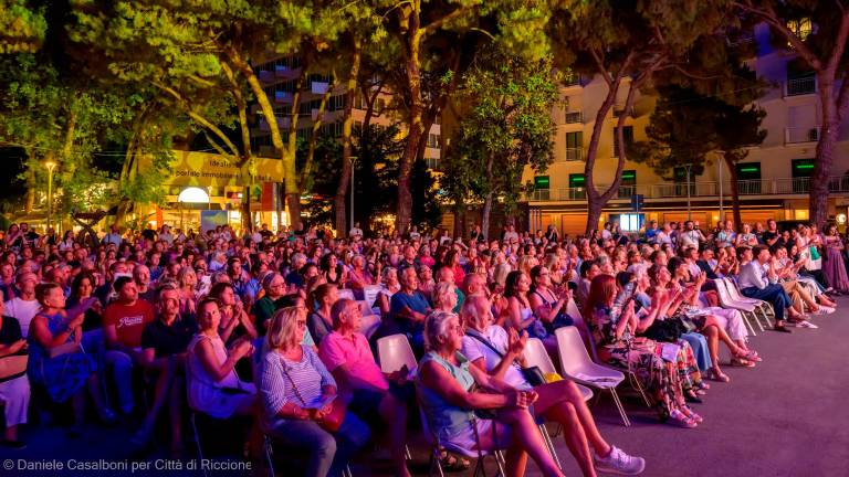 Riccione applaude Riccardo Scamarcio a “Ciné in città” / LA GALLERIA FOTOGRAFICA