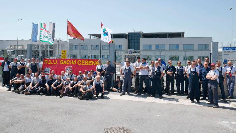I lavoratori e le lavoratrici della Sacim oggi si sono riuniti in assemblea sindacale (archivio)