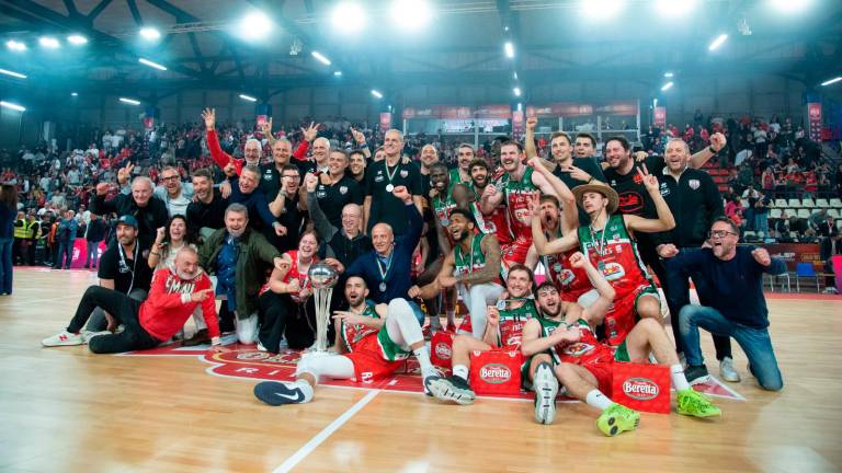 La Dole Rimini festeggia la Coppa Italia A2 conquistata al Flaminio battendo in finale la Tezenis Verona