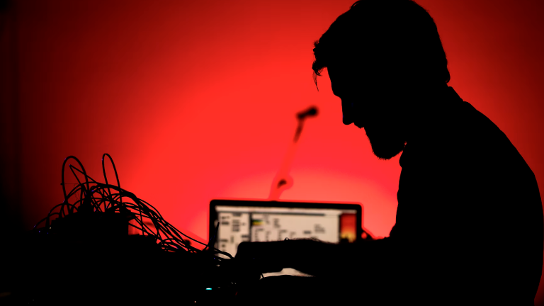 Dalle incontaminate Faroe Islands arriva a Rimini in residenza e concerto il musicista Heðin Ziska Davidsen