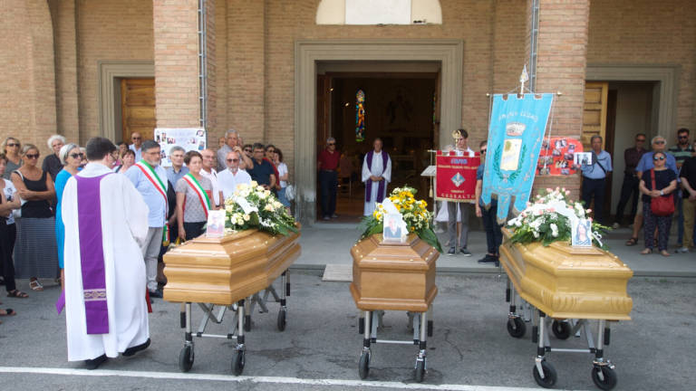 Tre sacerdoti ad Alfonsine per le tre vittime dell'incidente sulla Reale