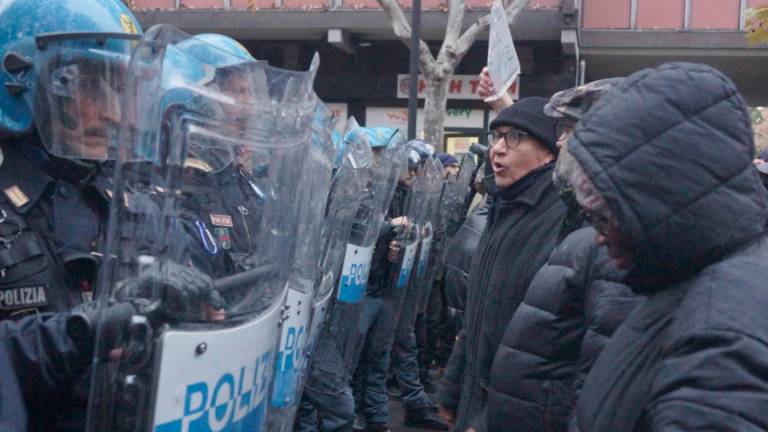 Tra slogan nazionalisti e controcori, la città blindata per il corteo Remigrazione