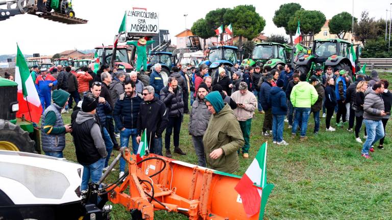 La protesta dei trattori a Rimini: “Siamo i custodi della terra, ma l’Unione Europea ci massacra” - VIDEO GALLERY