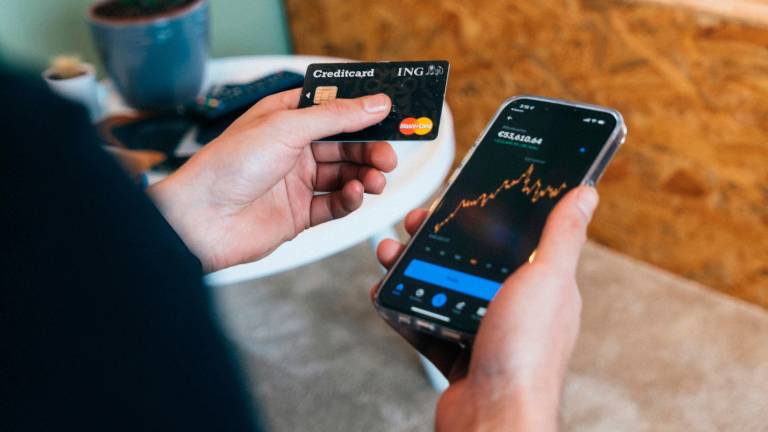 Gambettola, “faccia un bonifico immediato da 10mila euro”: si finge agente di Polizia postale e truffa una giovane donna