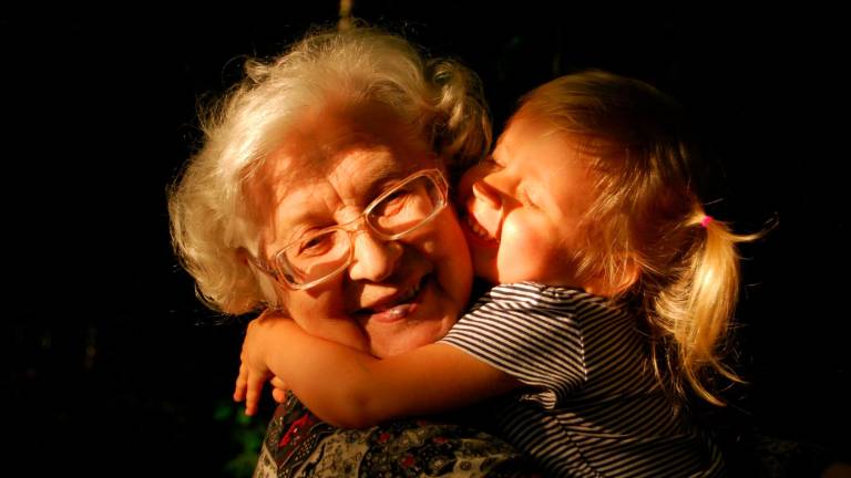 Festa dei nonni: “Salvano il bilancio domestico in una famiglia su tre”