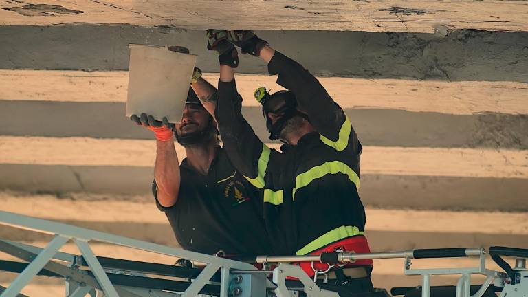 Ravenna. Calcinacci dal ponte sulla via Faentina, chiusa la strada. FOTOGALLERY FIORENTINI