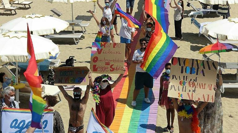 Sabato manifestazione Arcigay a sostegno della legge Zan