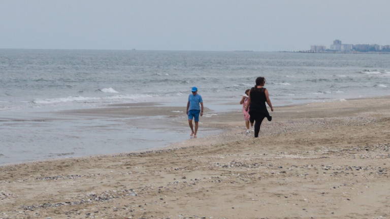 Coronavirus, prove tecniche d'estate: Ravenna riapre la spiaggia
