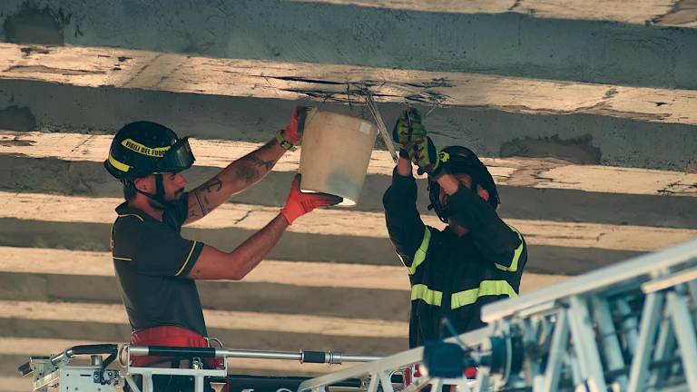 Ravenna. Calcinacci dal ponte sulla via Faentina, chiusa la strada. FOTOGALLERY FIORENTINI