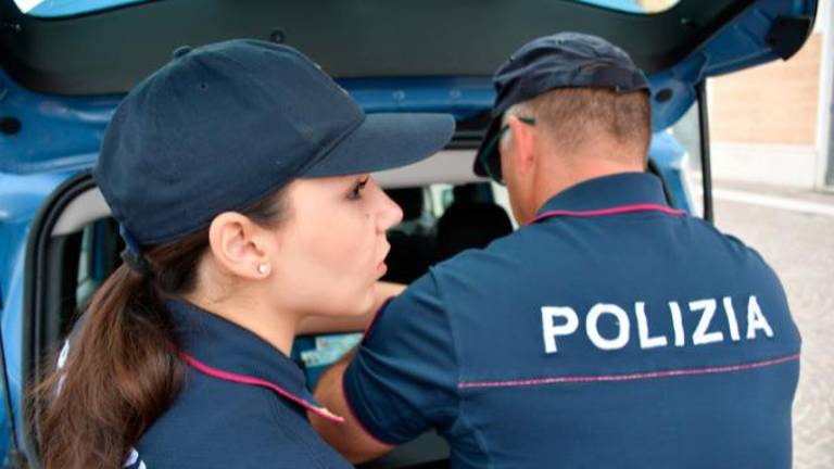 Cesena, estorsione al parco: portano via 5 euro a un minore. Denunciati grazie a YouPol