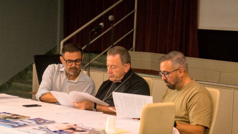Da sinistra: Matteo Casadio, il vescovo Lorenzo Ghizzoni e don Alain Gonzalez