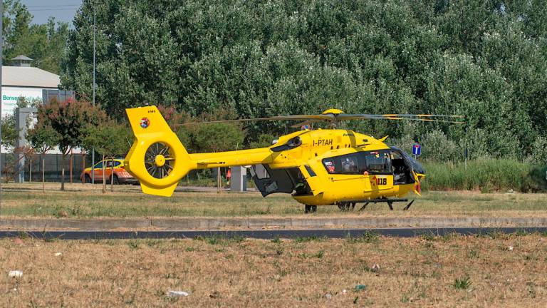 Ravenna, infortunio sul lavoro alle Bassette: operaio 30enne al Bufalini