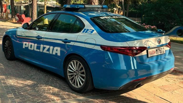 Faenza, controlli della Polizia: arrestato un evaso e denunciati tre minorenni con armi