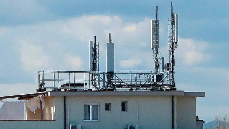 Rimini. Dal 2019 antenne aumentate del 60%. Arpae: «Ma i campi elettrici restano sotto il livello di pericolo»