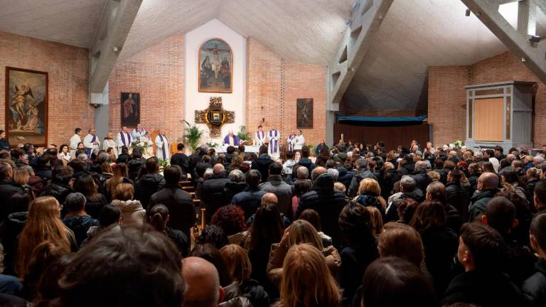 Sant’Ermete, l’ultimo saluto a Martina Gnoli: “Ciao anima dolce e delicata” - Gallery