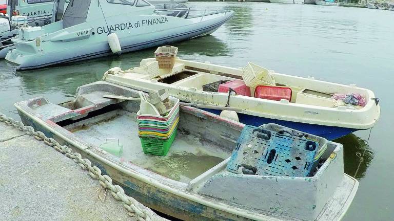 Ravenna, denunciati pescatori di frodo di vongole