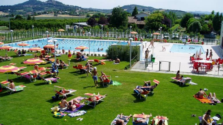 Il 1° giugno riaprono le piscine all'aperto a Forlì e Forlimpopoli, tutte le novità