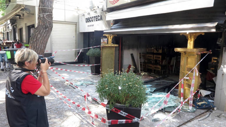 Rimini, pub di Marina centro devastato da un incendio nella notte