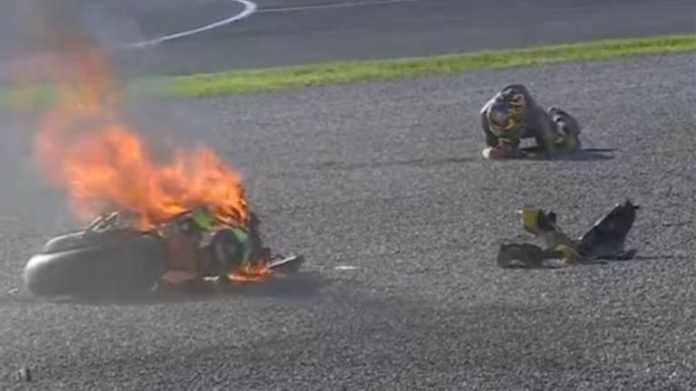 MotoGp, che spavento per Bezzecchi: cade in prova e la moto va in fiamme