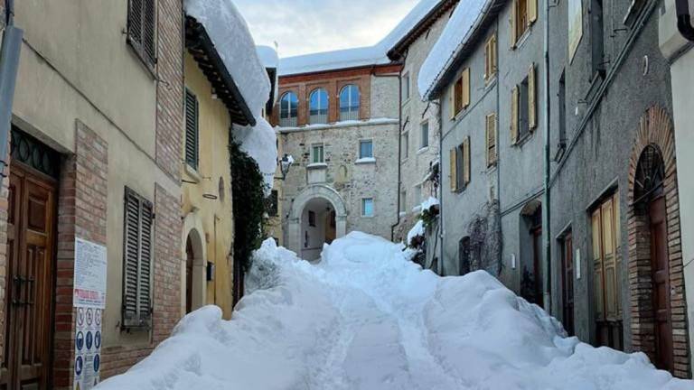 Il 28enne di Perticara che spala neve per 40 ore, mentre il sindaco sul trattore libera le strade di Pennabilli - Gallery