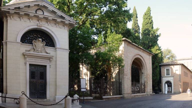 Ravenna, calano i visitatori alla tomba di Dante