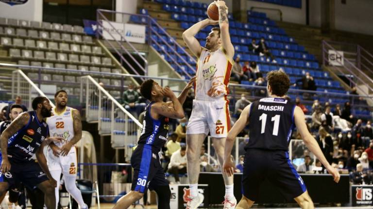 Basket A2, si chiude la fase a orologio: Ravenna a Cantù per una prova generale di play-off