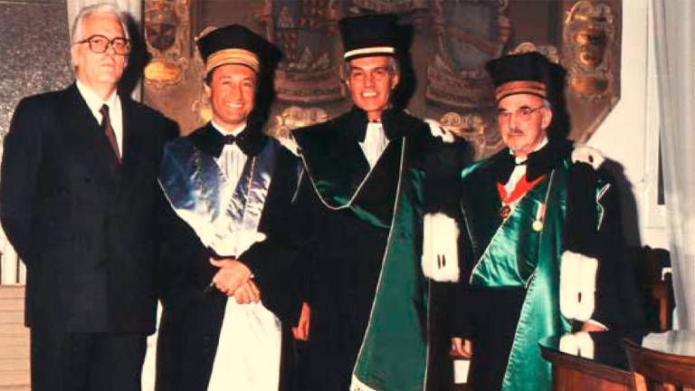 Al centro da sinistra Fabio Roversi Monaco e Raul Gardini durante la cerimonia per il conferimento della laurea honoris causa nel 1987