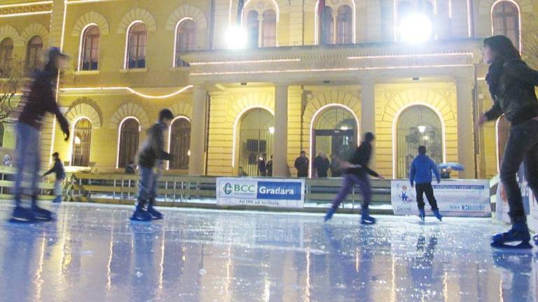 Mercato Saraceno, una pista di pattinaggio sul ghiaccio con i fondi contro il Covid