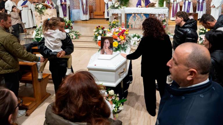Sant’Ermete, l’ultimo saluto a Martina Gnoli: “Ciao anima dolce e delicata” - Gallery