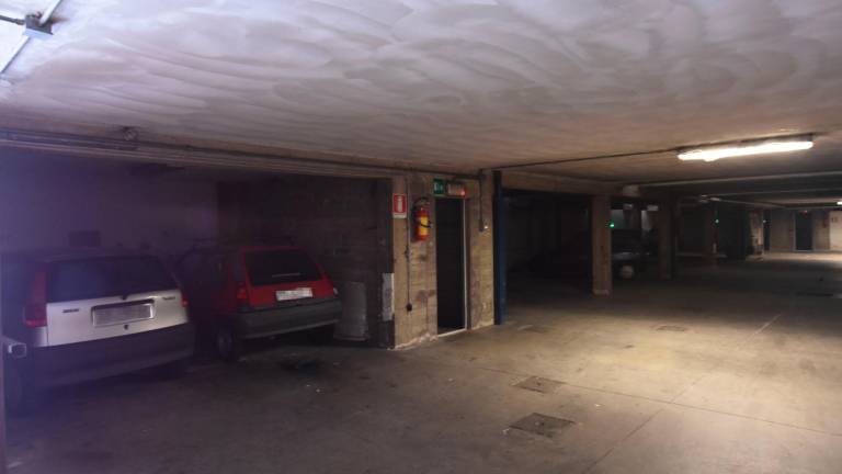 Il parcheggio interrato nello stabile Acer di via Portonaccio