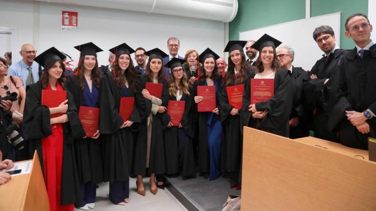 Ravenna, 110 e lode per le prime 8 laureate in Medicina e Chirurgia VIDEO