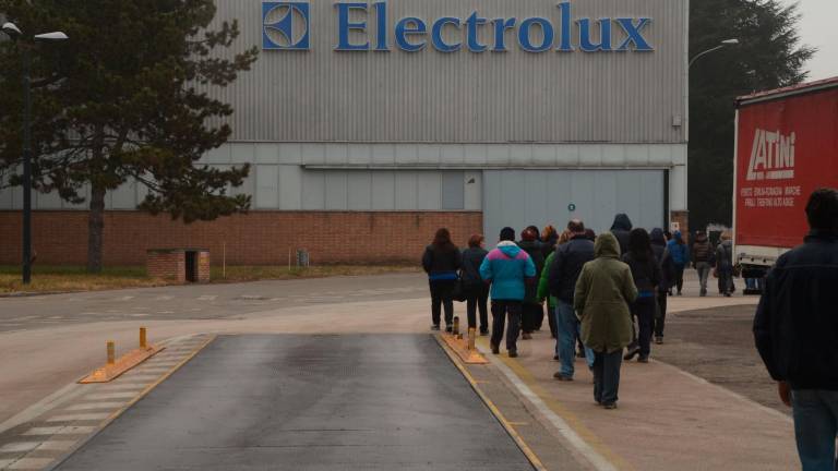 Alcuni lavoratori nello stabilimento di Forlì