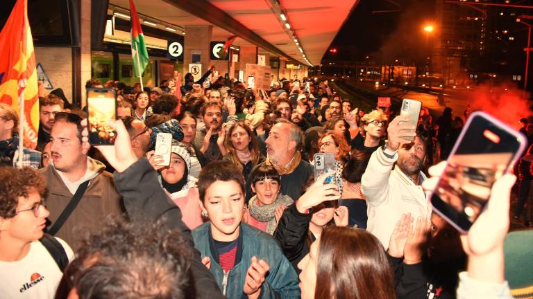 Rimini si mobilita per Gaza e per la Flotilla. “Blocchiamo tutto” in stazione, poi il corteo in centro