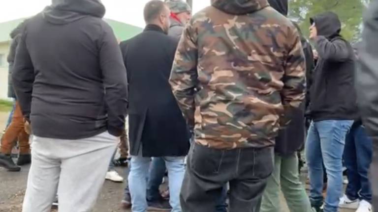 Calcio C, i tifosi del Cesena a Villa Silvia contestano Scalabrelli e discutono con Sebastiano Rossi (VIDEO)