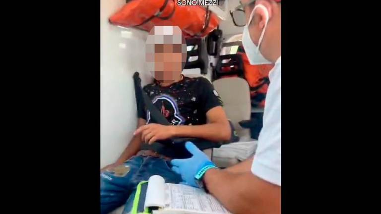 Riccione. Usarono l’ambulanza come taxi: uno dei Tiktoker patteggia 4 mesi