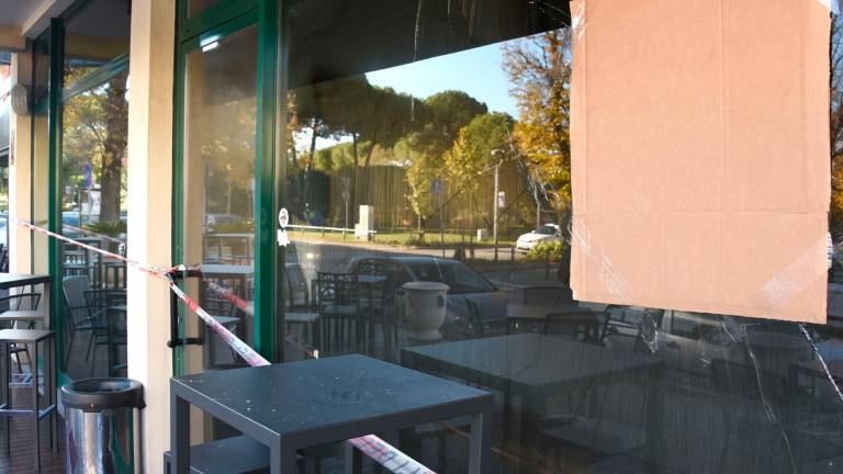 Rimini, incendio doloso nella notte a un bar in via della Fiera - Gallery