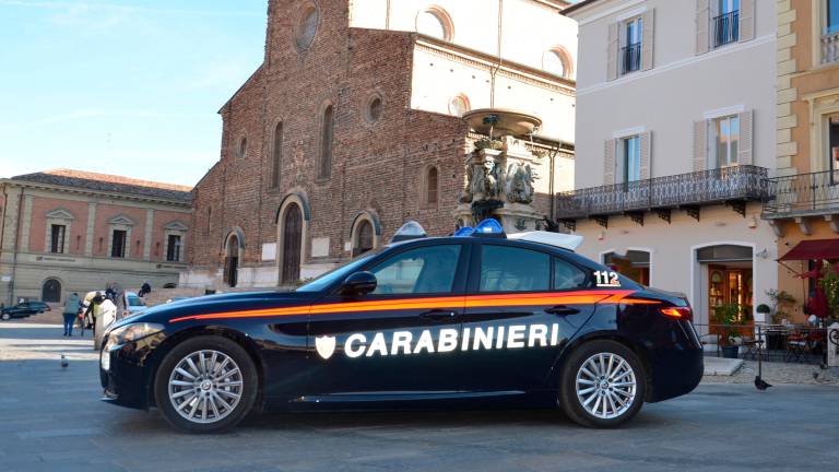 Faenza, in preda ai fumi dell’alcol aggredisce i carabinieri intervenuti su richiesta del figlio minorenne: arrestato