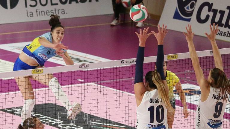 Volley A2 donne, la Omag torna con un punto da Macerata (3-2)
