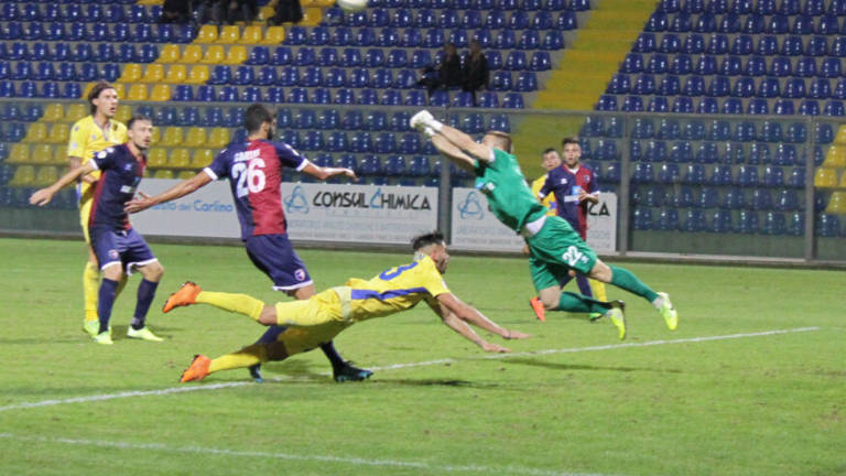 Calcio C, Rossi prende gol da Gagno da 80 metri: l'Imolese ko a Modena al 91'