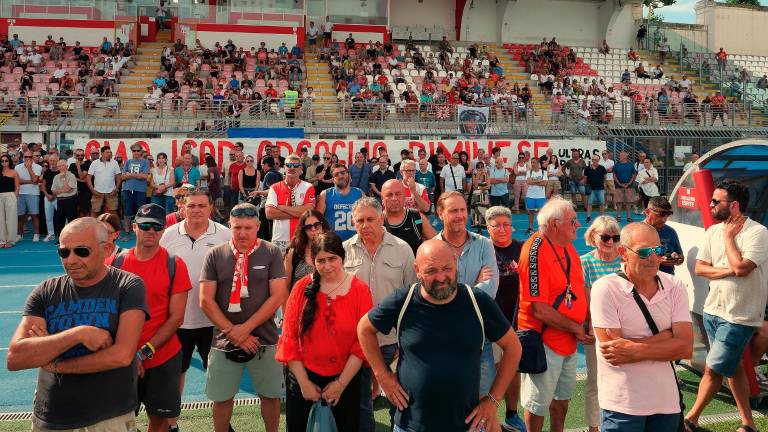 Rimini. Lacrime e cori allo stadio per l’addio a Igor Protti