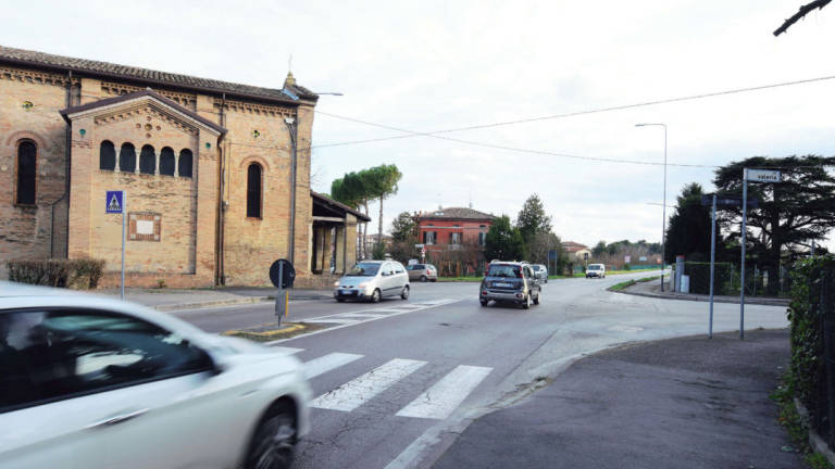 Stop agli incidenti a Forlì, ai Romiti arriva la rotonda davanti alla chiesa
