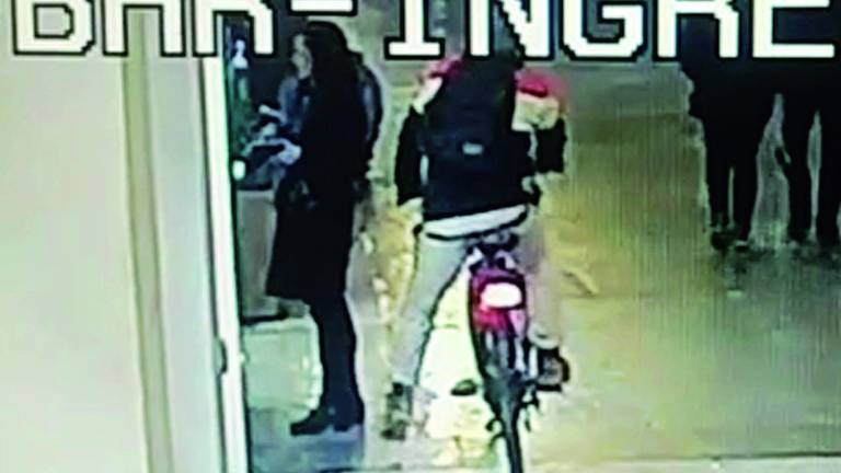 Forlì, ruba i soldi a studentessa al bancomat: arrestato