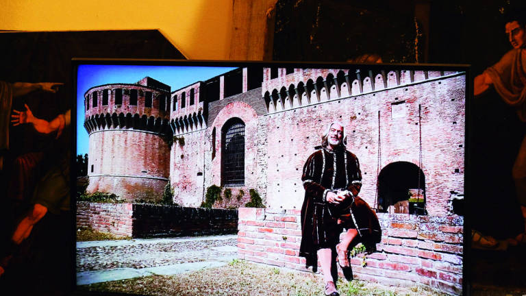 Leonardo in persona illustra la Rocca di Imola con la realtà aumentata