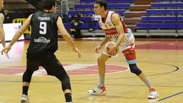 Basket B, trionfano Rimini e Faenza a braccetto: doppio 85-59