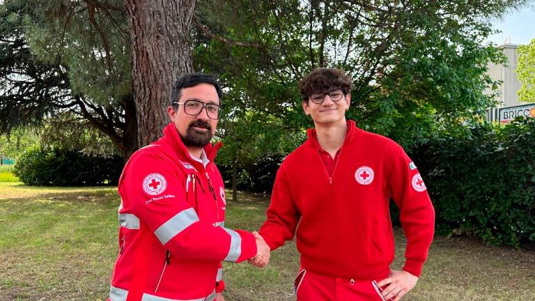 Il presidente del Comitato di Cesena della Croce Rossa Italiana Paolo Ricci con il volontario Giulio Foschi