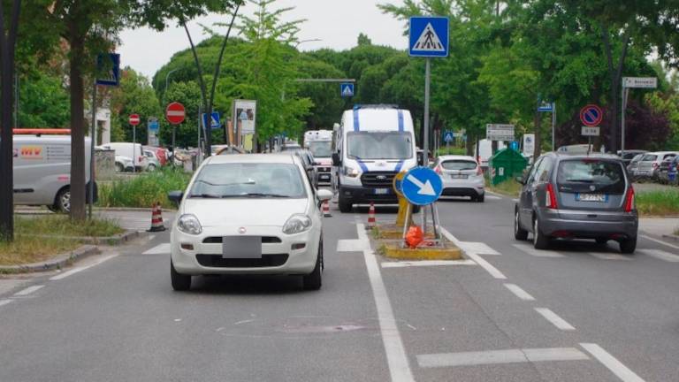 Ravenna, morto il pedone investito giovedì. Il consigliere: “Viale Alberti troppo pericolosa”