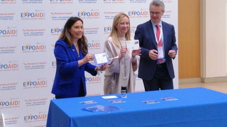 Giorgia Meloni a Rimini per Expo Aid: Ho visto storie stupende che mi danno tanta forza VIDEO