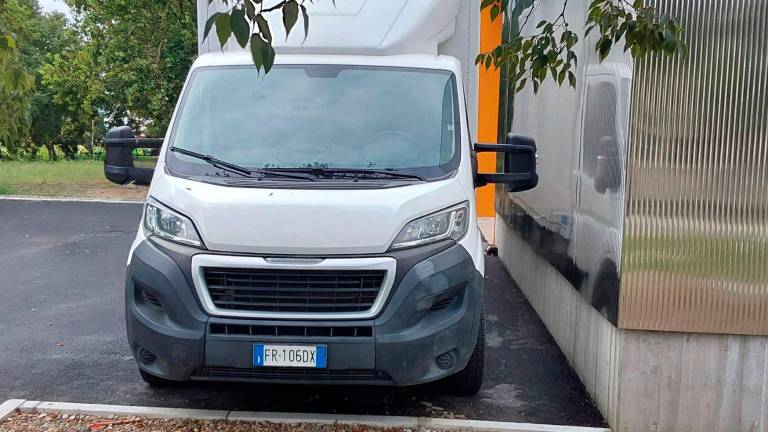 Cesena, rubato il furgoncino dell’Emporio Solidale: “Aiutateci a ritrovarlo”