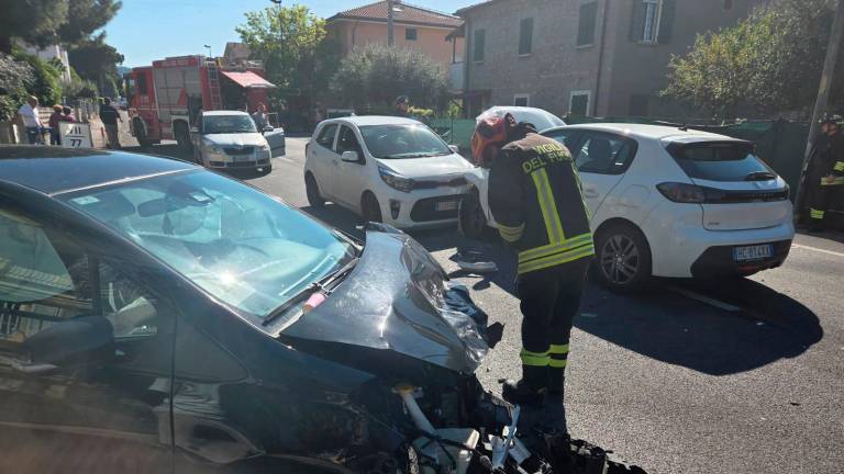 Rimini, incidente a Corpolò con tre auto coinvolte: una donna in elicottero all’ospedale - Gallery